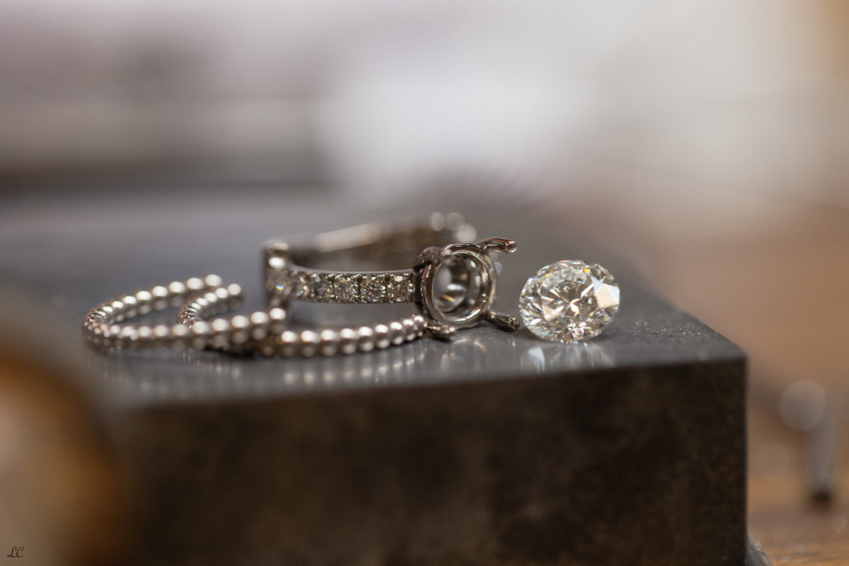 Bague en or sertie de diamants, atelier Lorea à Bayonne