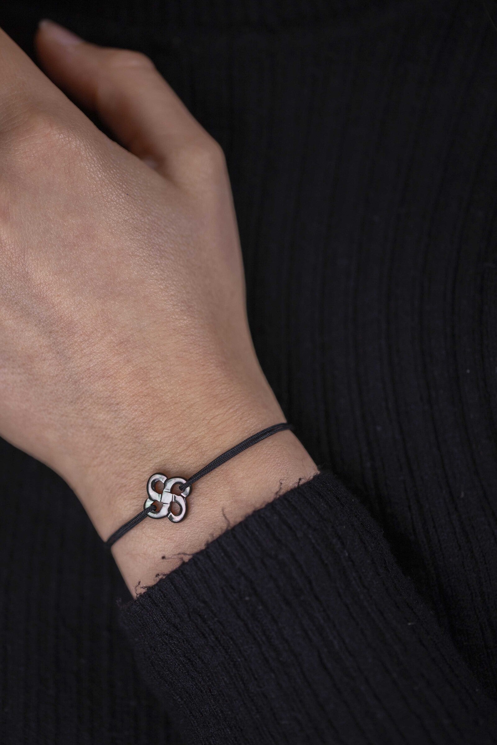 Bracelet Ilargia Nacre Grise sur Cordon