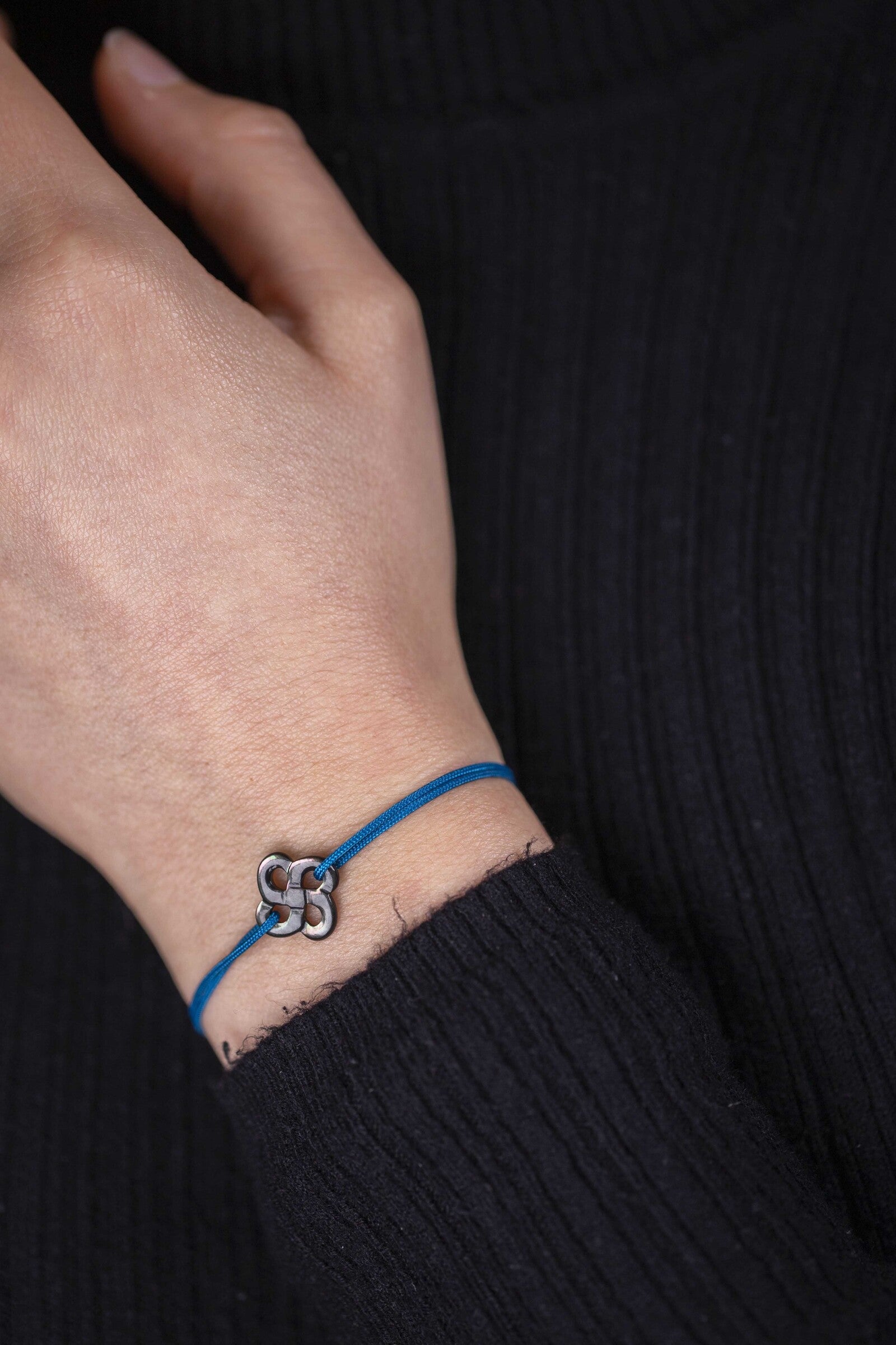 Bracelet Ilargia Nacre Grise sur Cordon