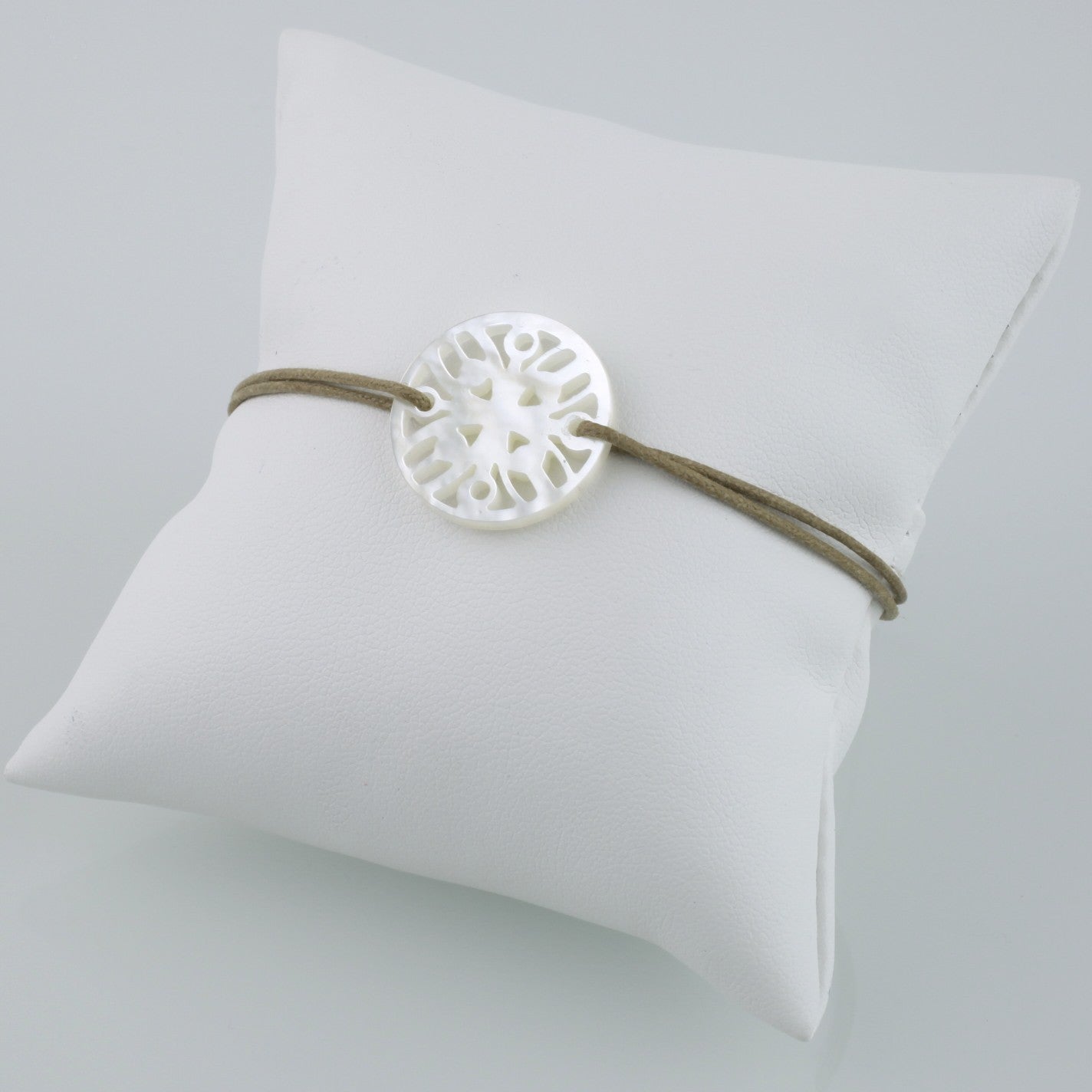 Bracelet Ilargia Stèle Nacre blanche sur Cordon