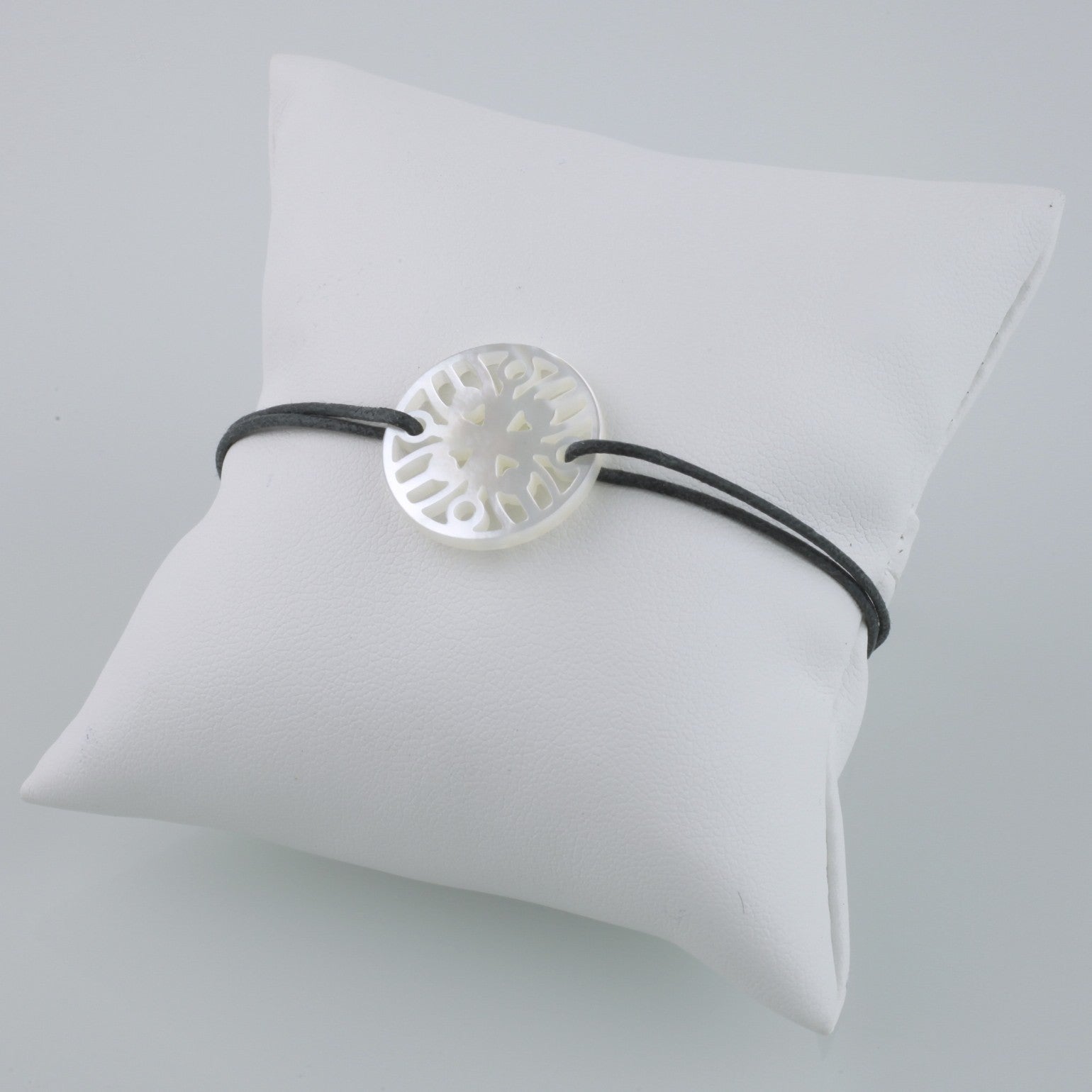 Bracelet Ilargia Stèle Nacre blanche sur Cordon