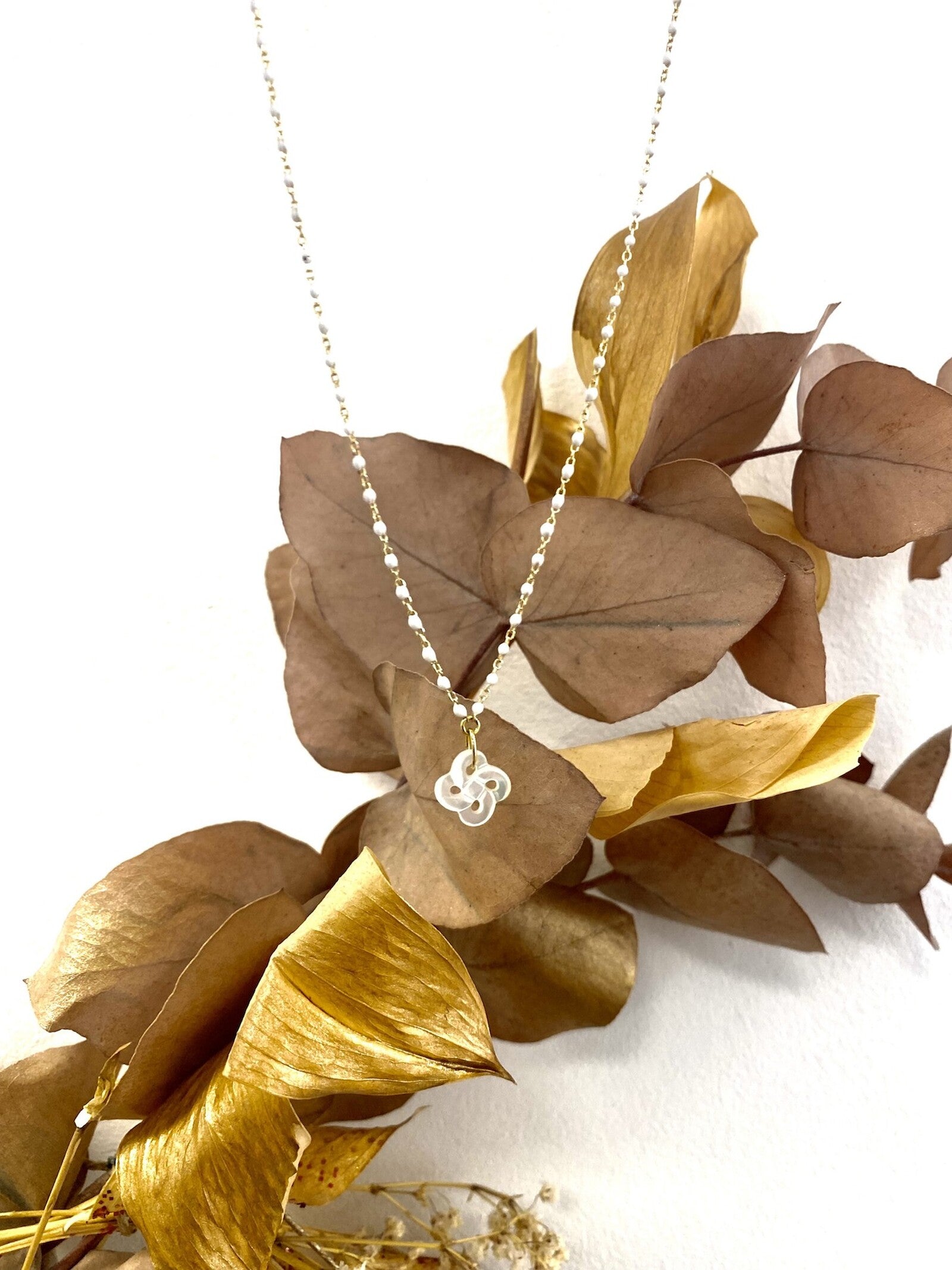 Collier Izarra Argent Plaqué Or Jaune Nacre Blanche Laque Blanche