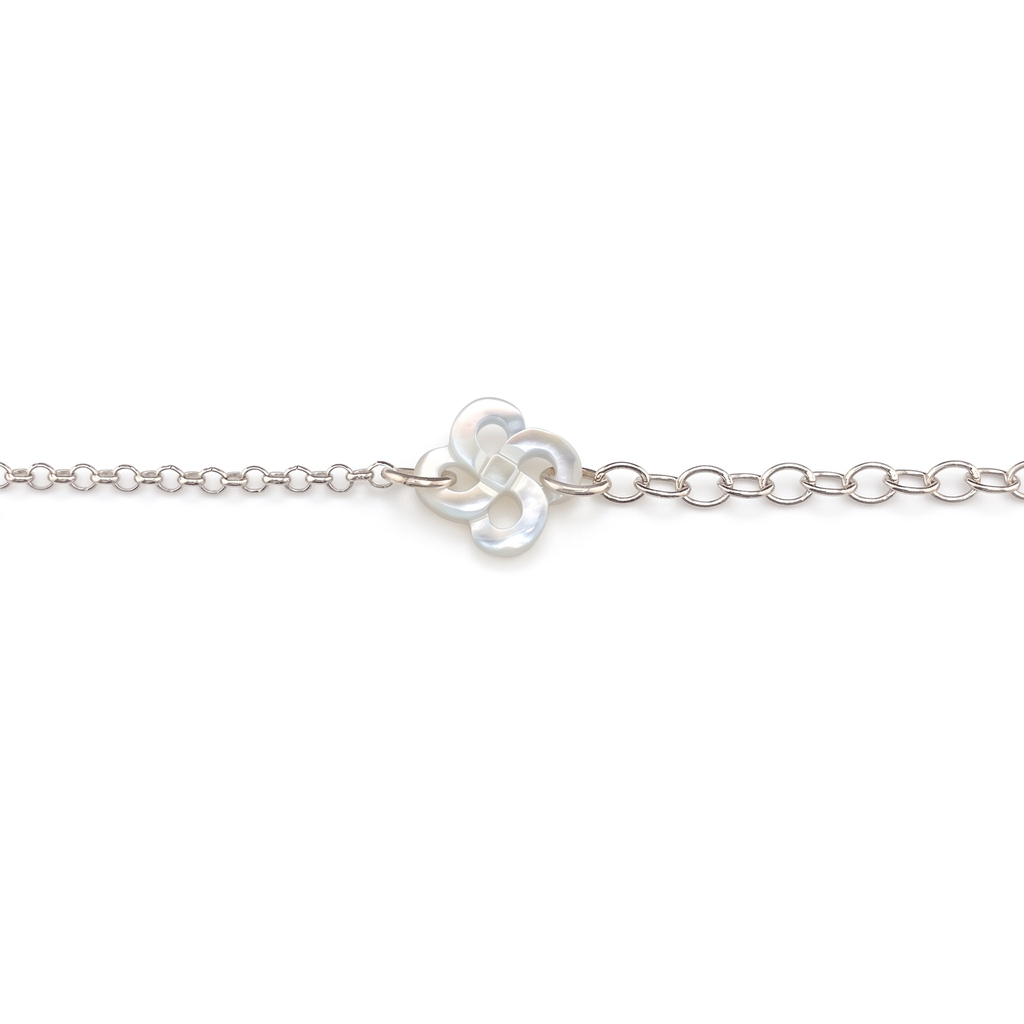 Bracelet Ilargia Txiki Chaine Réglable et Lauburu en Nacre blanche