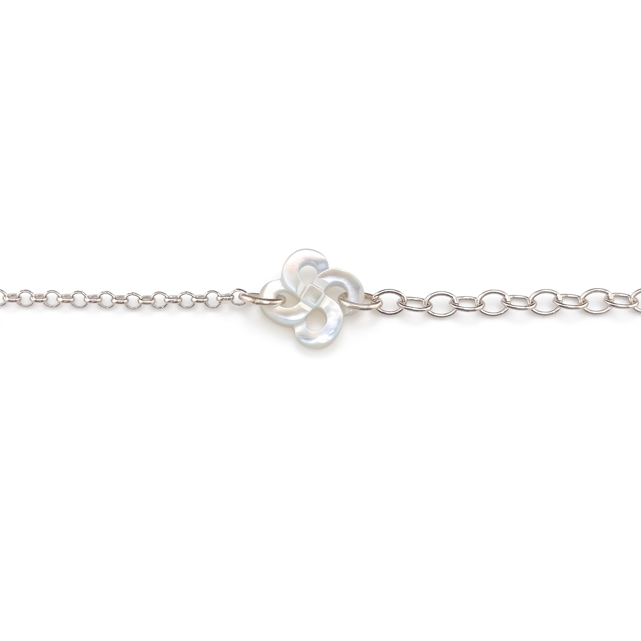 Bracelet Ilargia Txiki Chaine Réglable et Lauburu en Nacre blanche