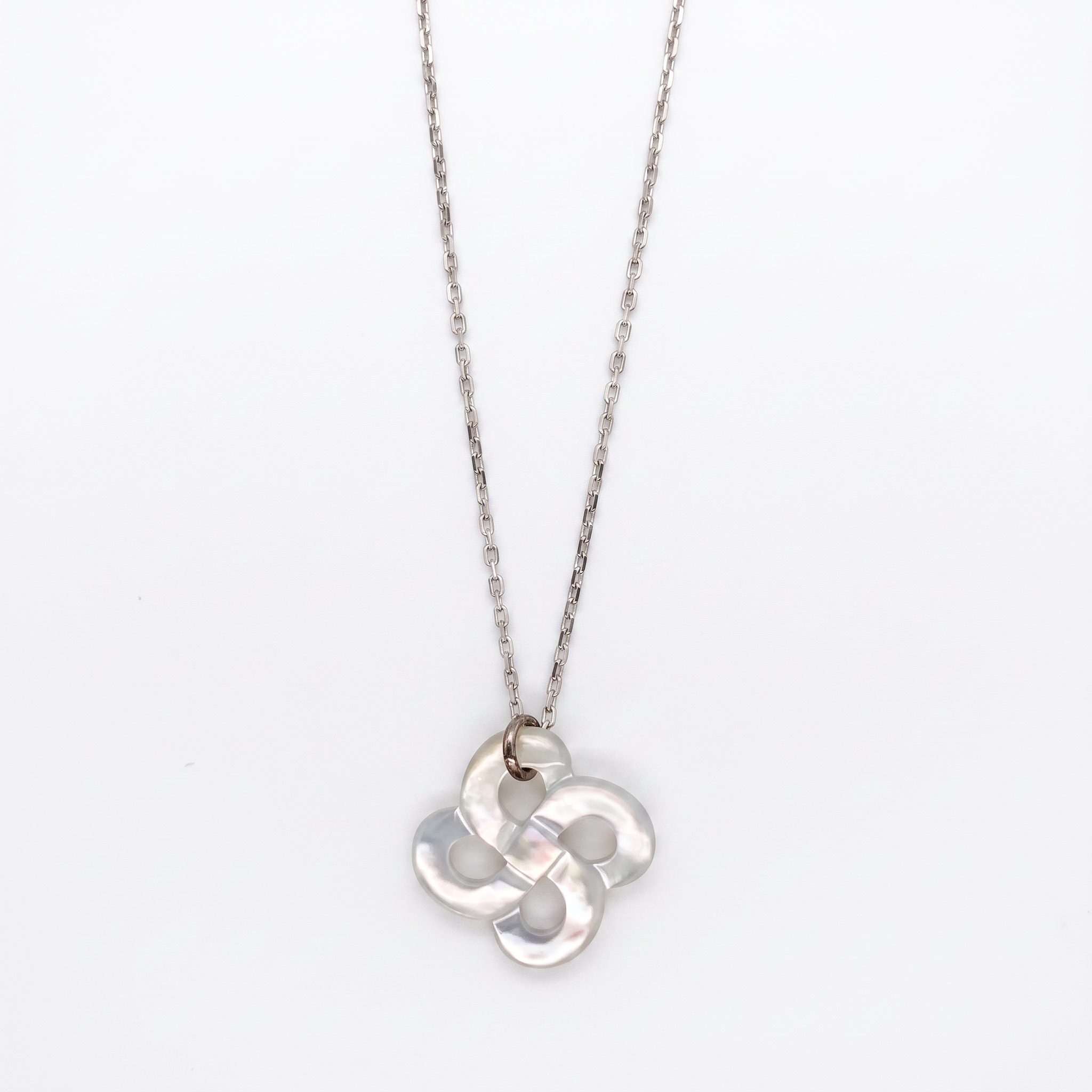 Collier Ilargia Grande Lauburu Nacre Blanche