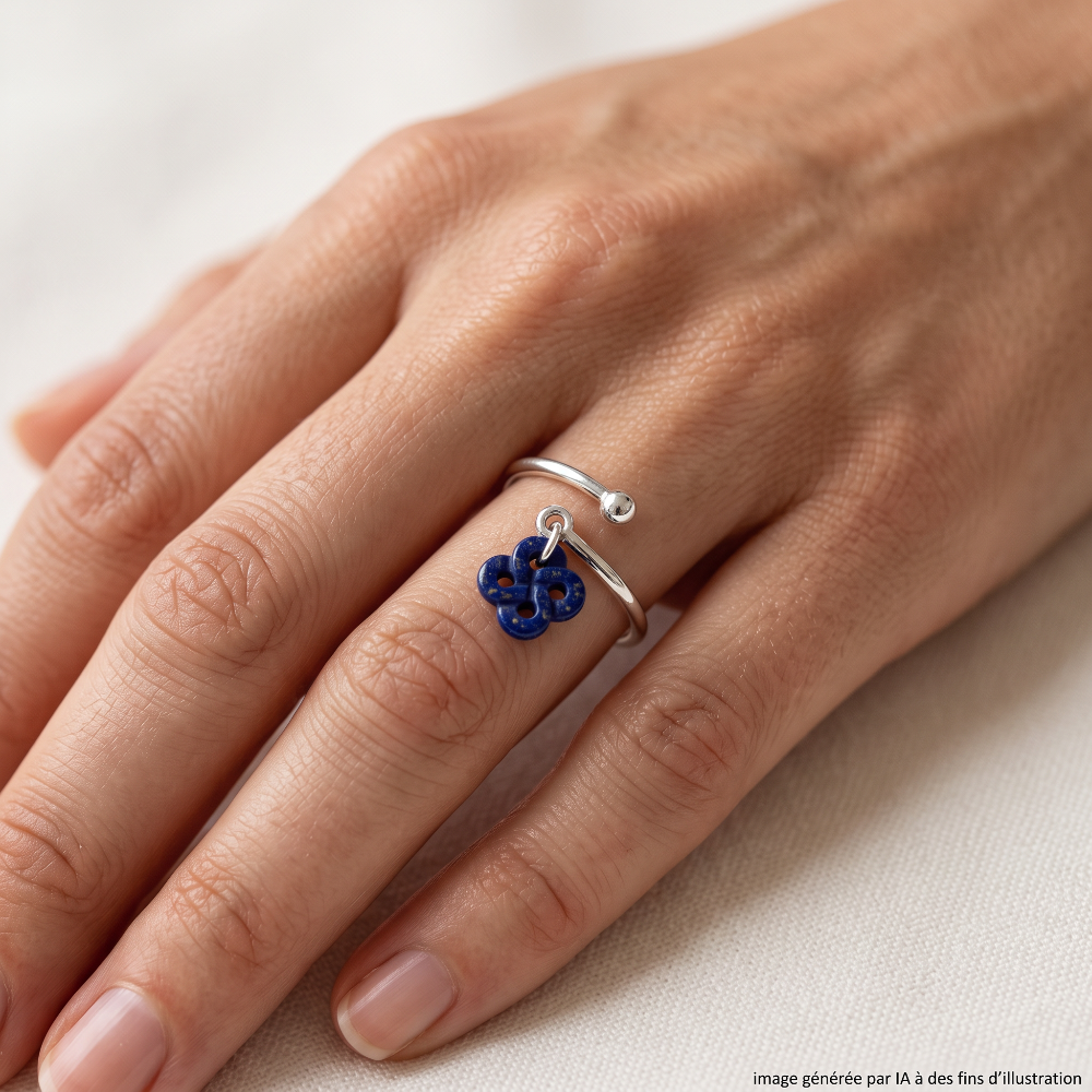 Bague Argent et Lapis Lazuli Réglable portée - photo générée par IA