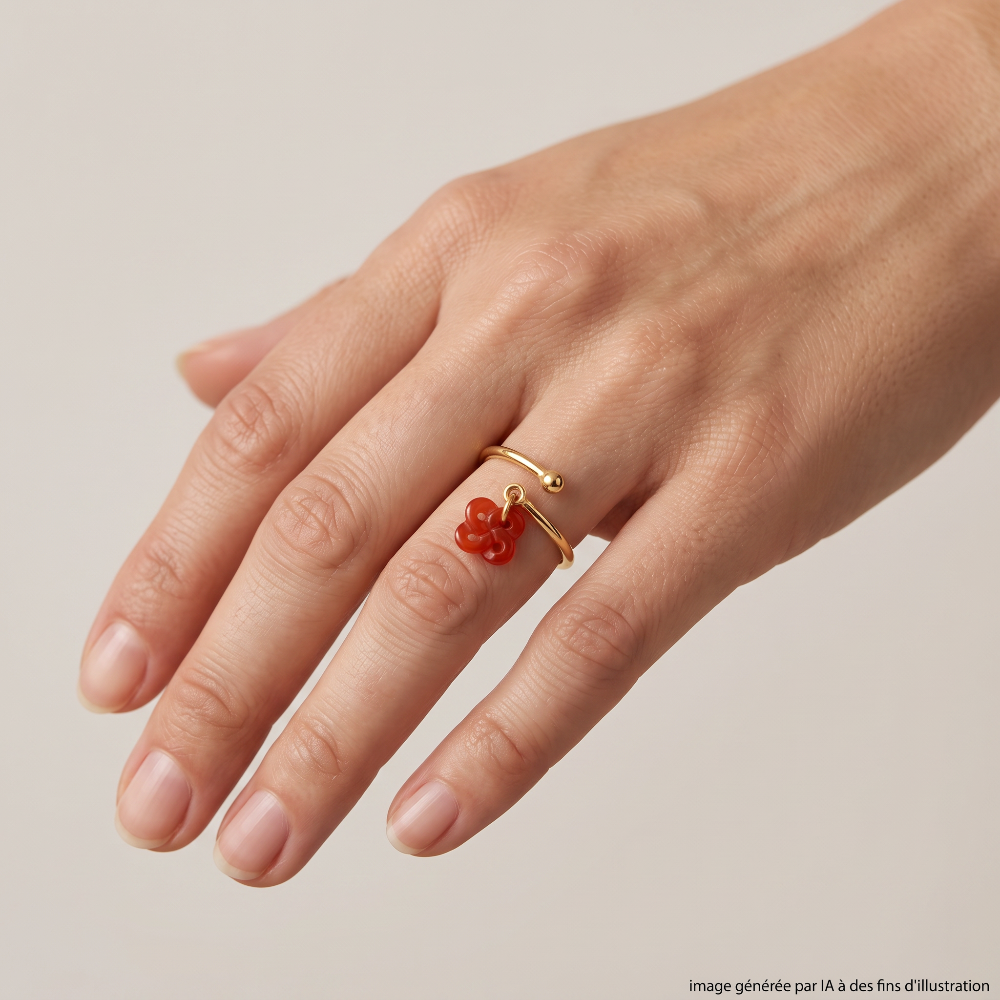 Bague Argent Plaqué Or Jaune et Cornaline Réglable portée - photo générée par IA